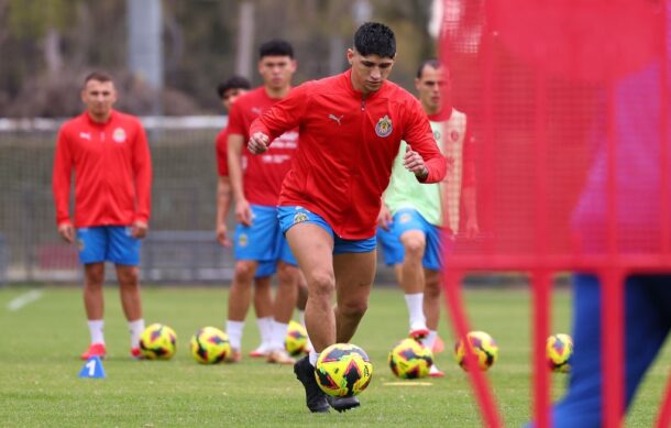 Alan Pulido ya entrena con Chivas