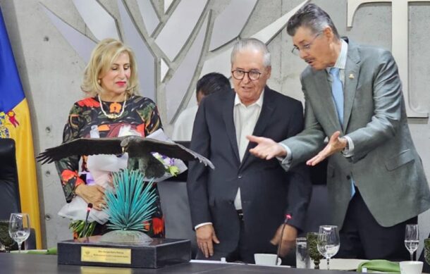 Entrega CRT galardón “Águila de Vuelo” a Enrique Ibarra Pedroza