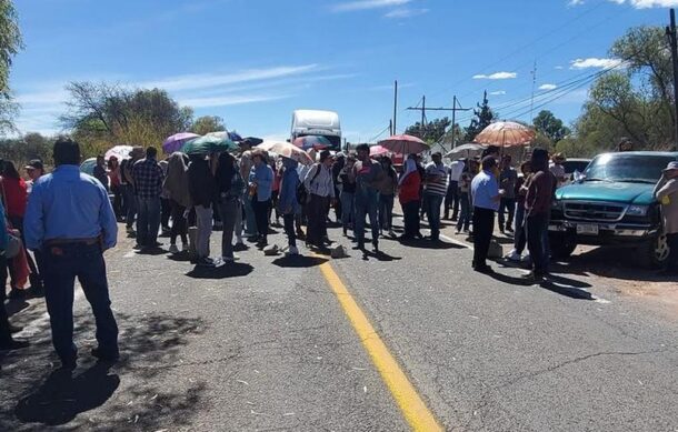 SNTE en Zacatecas bloquea la carretera GDL-Colotlán