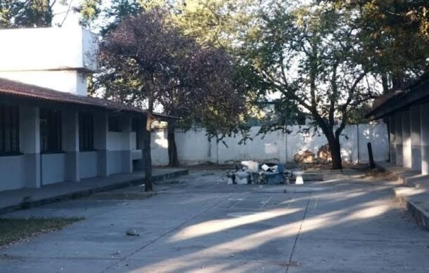 Otro grupo se queda sin profesor en primaria de Tetlán