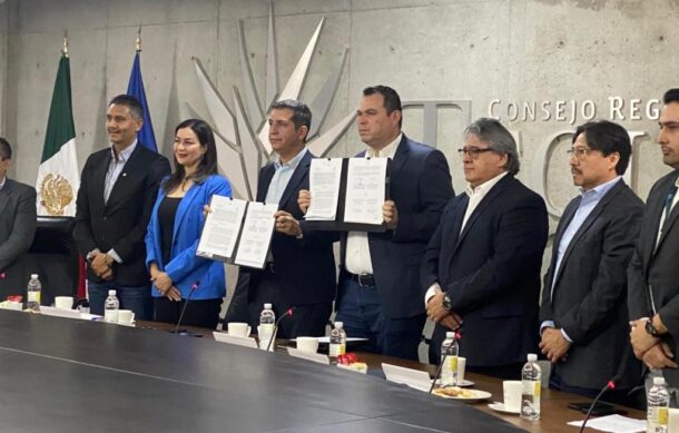 UdeG y CRT firman convenio para asesorar a productores de agave