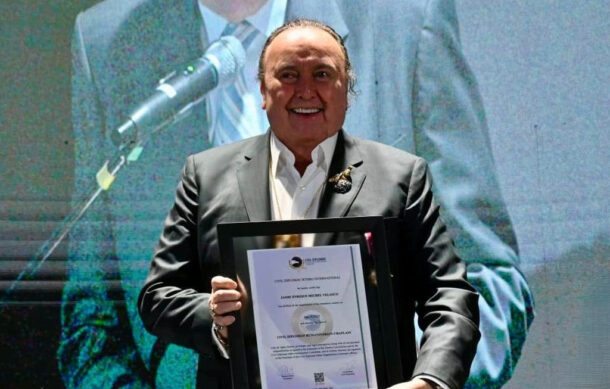 Enrique Michel Velasco presenta libro sobre liderazgo y recibe medalla Martín Luther King