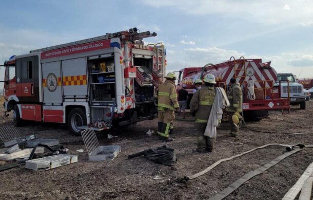 Continúan monitoreo tras incendio en Los Laureles