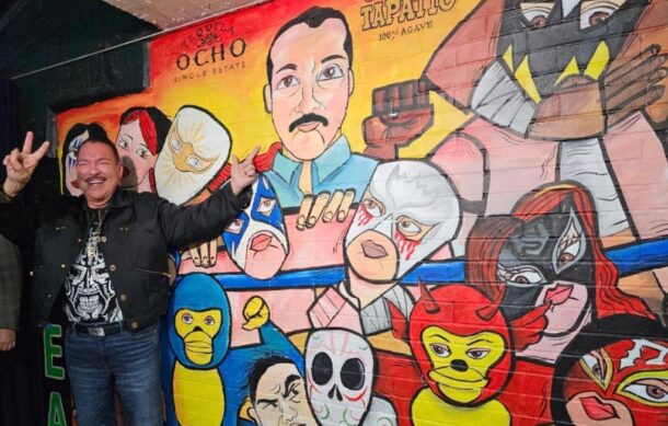 Develan mural en honor a Julio Preciado en la Arena Coliseo