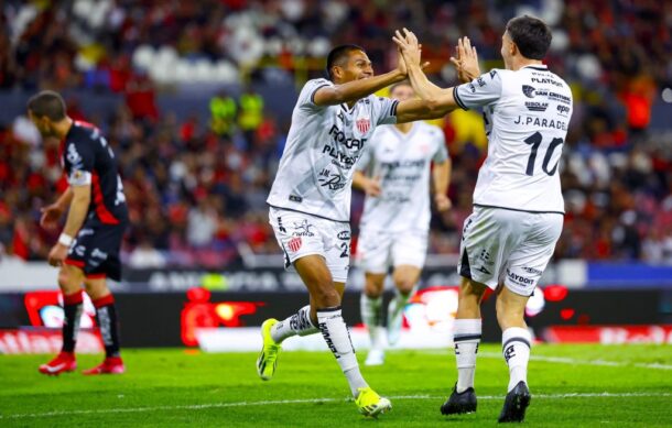 Necaxa golea 4-0 al Atlas en el estadio Jalisco