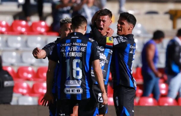 Querétaro vence a Puebla 2-0; hubo alerta por convulsión de un jugador