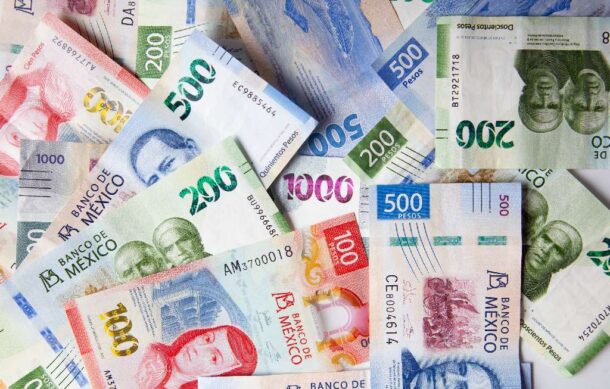 Peso cierra la semana con ligera ganancia frente al dólar