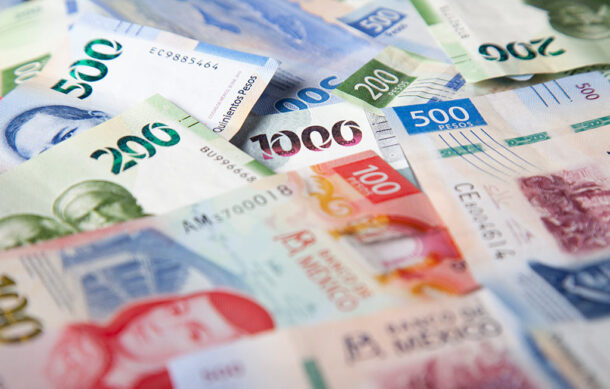 Peso avanza frente al dólar al inicio de la semana