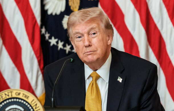Trump aplaza ataque contra Irán mientras continúan negociaciones de paz