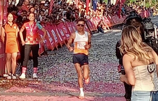 José Luis Santa Marín y Adela Honorato, ganan la edición 37 del Medio Maratón de Zapopan.
