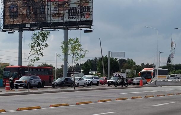 Transportistas bloquean por minutos la carretera a Chapala