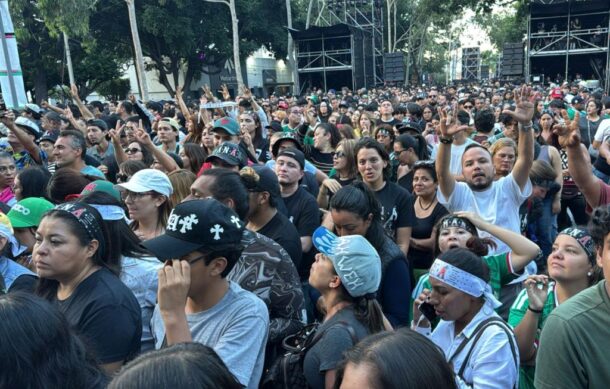 Miles de personas abarrotan la Minerva previo al concierto de Maná