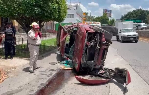 Volcadura en carretera a Chapala deja dos personas lesionadas