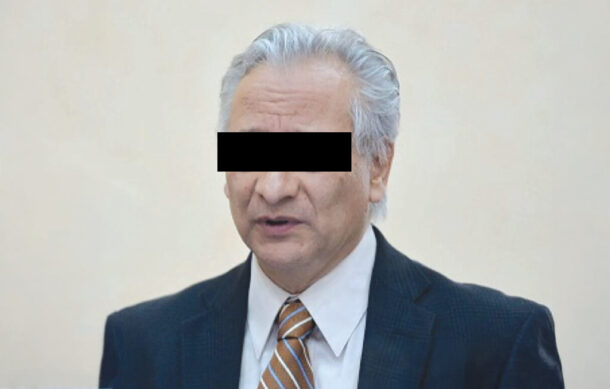 Exdirector de Pemex ofrece disculpa pública a su esposa
