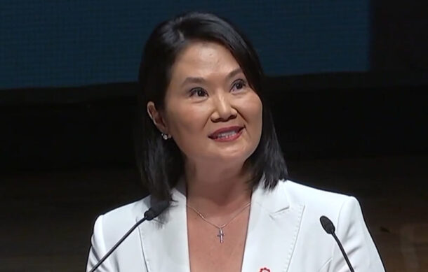Keiko Fujimori recibe constancia de presidenta electa de Perú