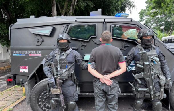 Detienen a joven con dos armas de fuego en Tlajomulco