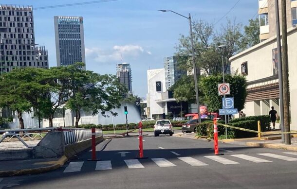 Sin explicación, mantienen cierres viales en la Glorieta Minerva