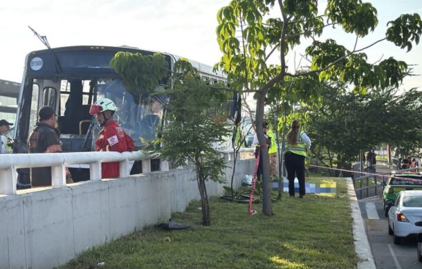 Choque de transporte de personal deja un muerto y seis heridos