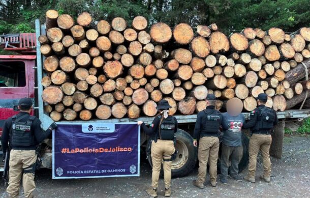 Aseguran cargamento de madera y detienen a un hombre en Gómez Farías