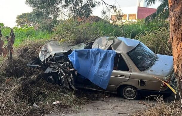 Muere conductor tras chocar contra un árbol en Tonila